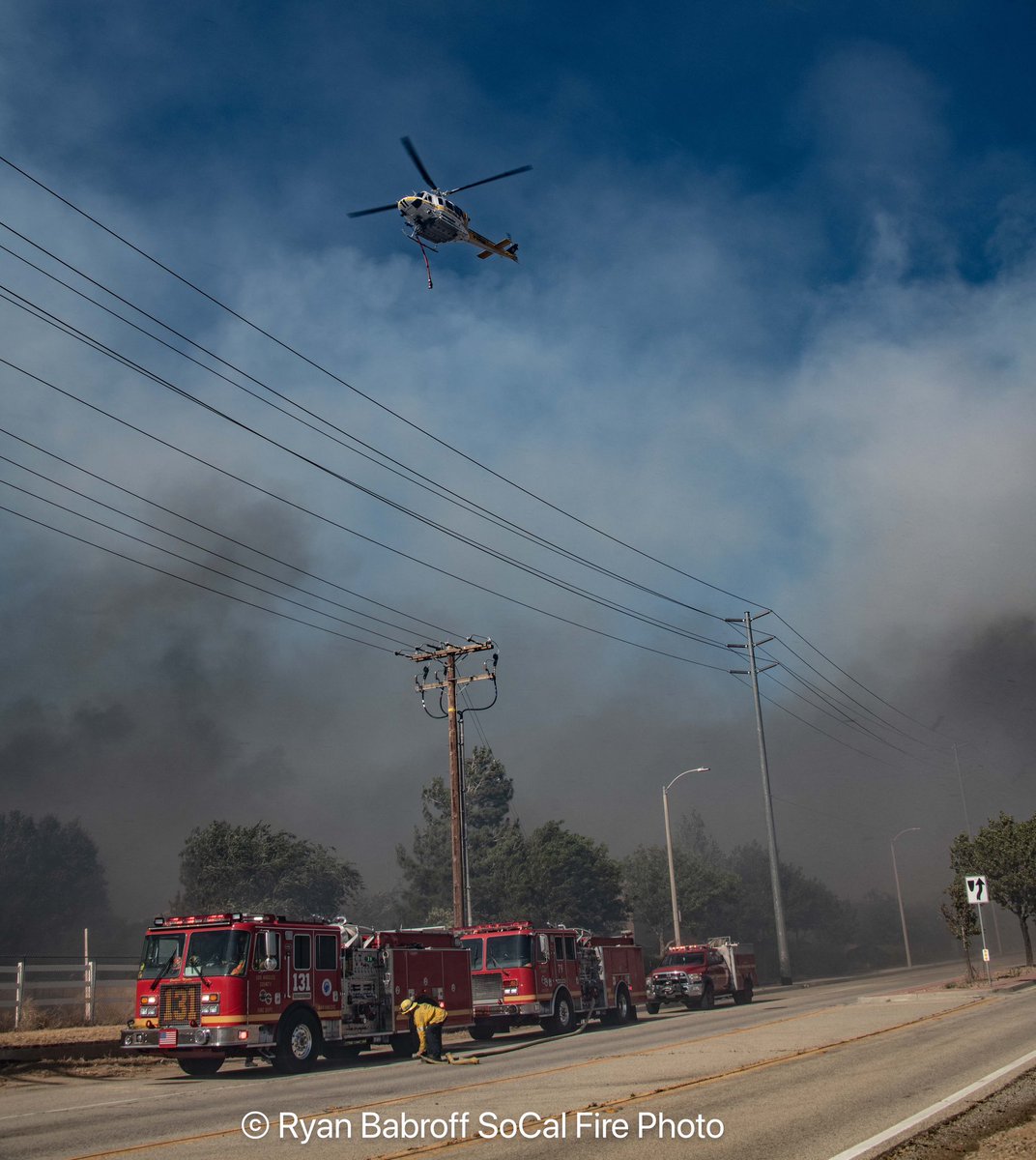 SoCalFirePhoto's tweet image. A few photos from the #MaxFire on Sunday in the #antelopevalley fueled by high temps, strong winds and a major grass crop it burned 337 in a couple short hours. A handful of out buildings were destroyed. This fire is 100% contained at this time.