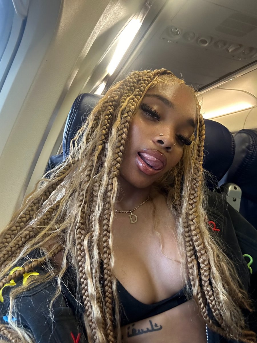 Drianarenae's tweet image. Since y’all love my face so much😇