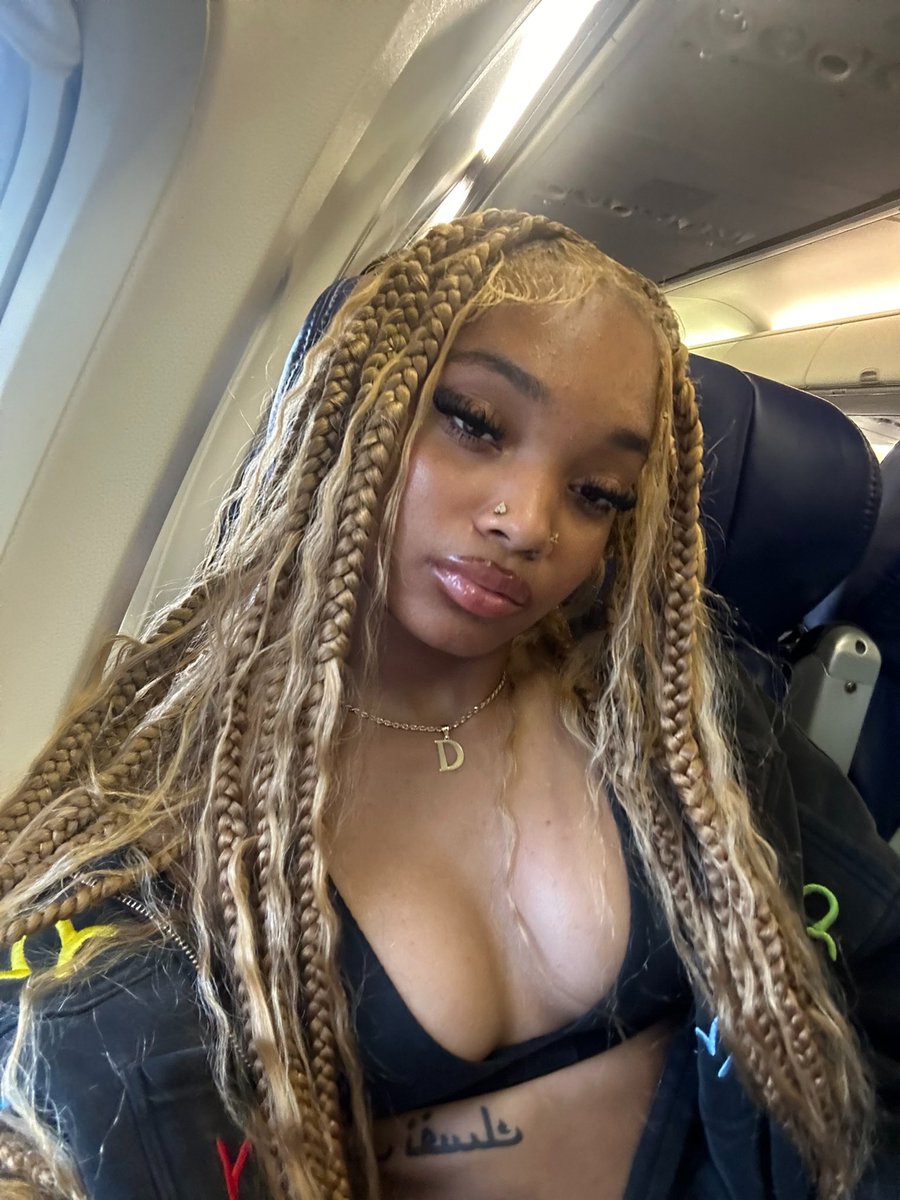 Drianarenae's tweet image. Since y’all love my face so much😇