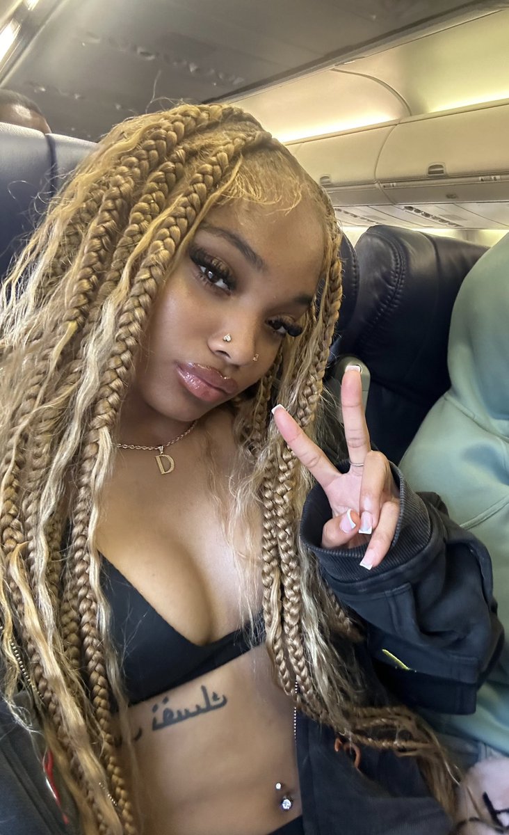 Drianarenae's tweet image. Since y’all love my face so much😇