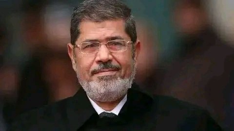 الرئيس محمد مرسي اللي بتقولوا عليه #محمد_مرسي_الخاين_العميل 
لم يقطع لكم شجرًا 
لم يهدم لكم بيتًا 
لم يُشرّد لكم شملاً 
لم يسجن لكم أحداً 
لم يقتُل لكم ابناً 
لم يبني من أموالكم قصراً ولم يُفرّط من أرضكم شبراً وكان جُلُّ أمره الحفاظ عليكم واحداً واحداً 
لم يترك غزة وحدها