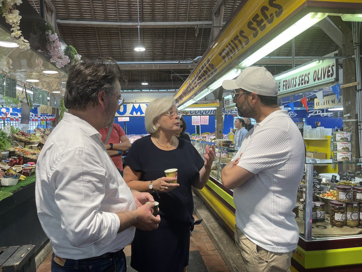 Marché de l’Isle-Adam hier en compagnie de la ministre du Travail, de la Santé et des Solidarités <a href="/CaVautrin/">Catherine Vautrin</a> 

Un grand merci aux commerçants pour leur accueil et leur bienveillance ainsi qu’à la Ministre pour son soutien.

Jusqu’au 30 juin, on ne lâche rien ! 🗳️🇫🇷