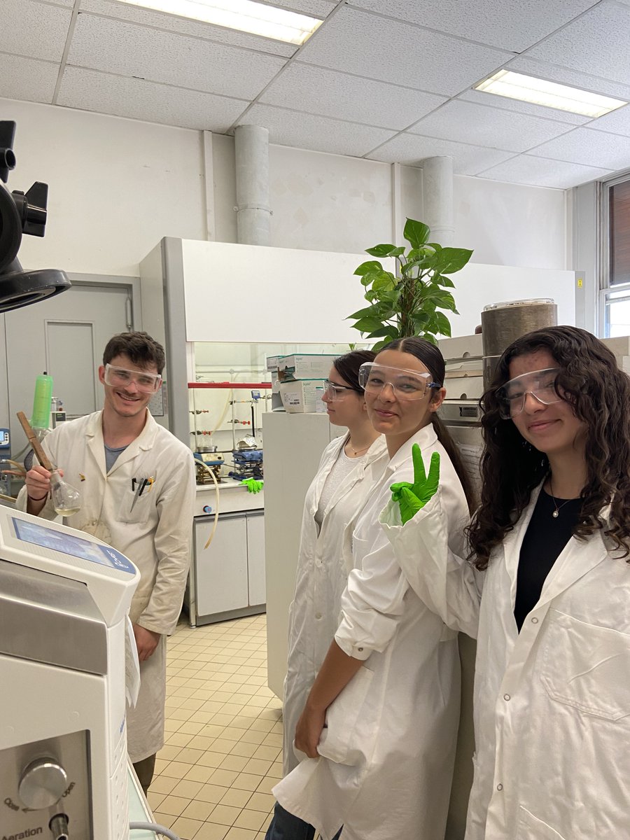 This week, the MEQ team is hosting high-school students to transmit the passion for organic chemistry.
👩‍🔬👨‍🔬