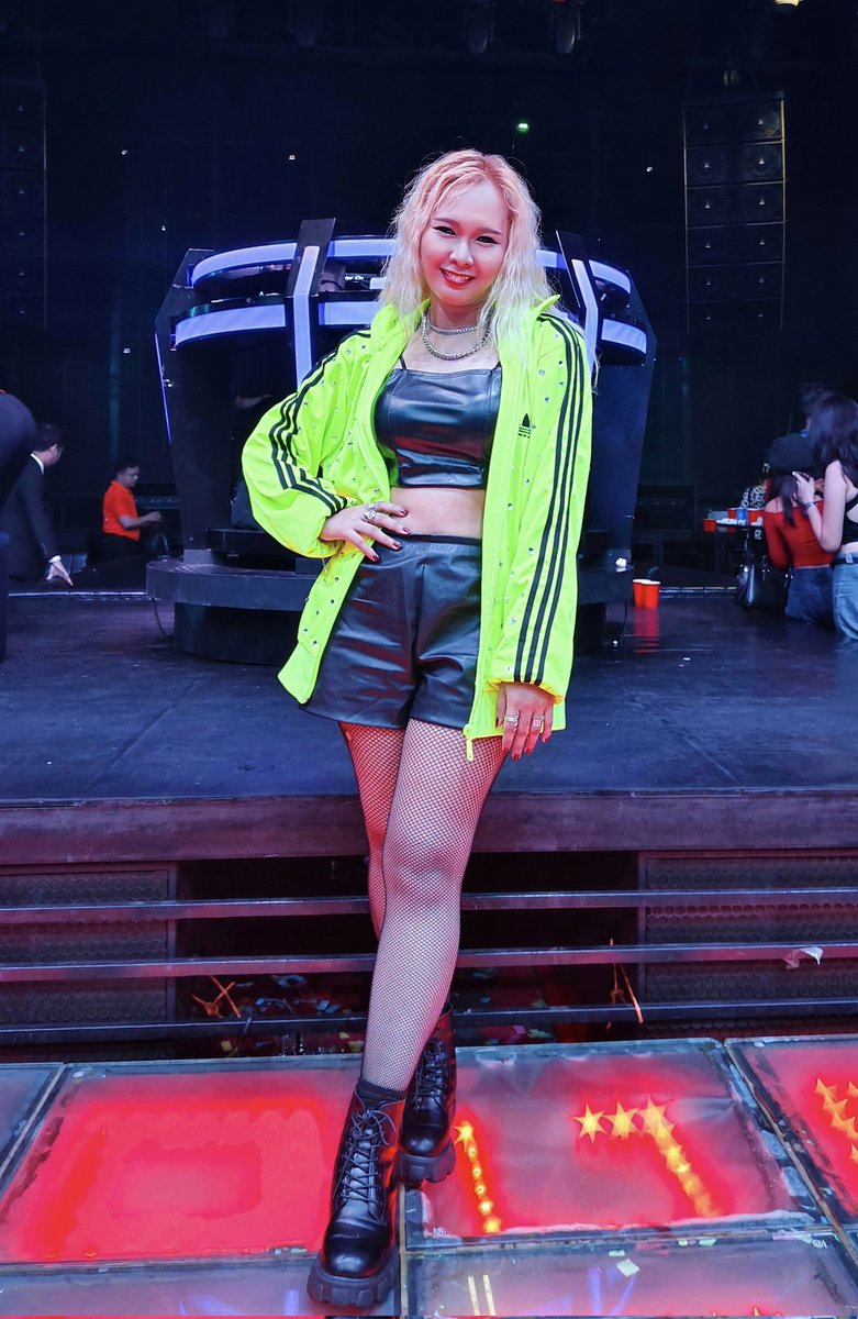 DonnaMarzan_'s tweet photo. sharing my new evolution outfit inspiration from @chaelinCL 🍒❤️

#2NE1CL #CLCover #NewEvolution #kpoppartythrowback ✨ https://t.co/hKSQpqhXzs