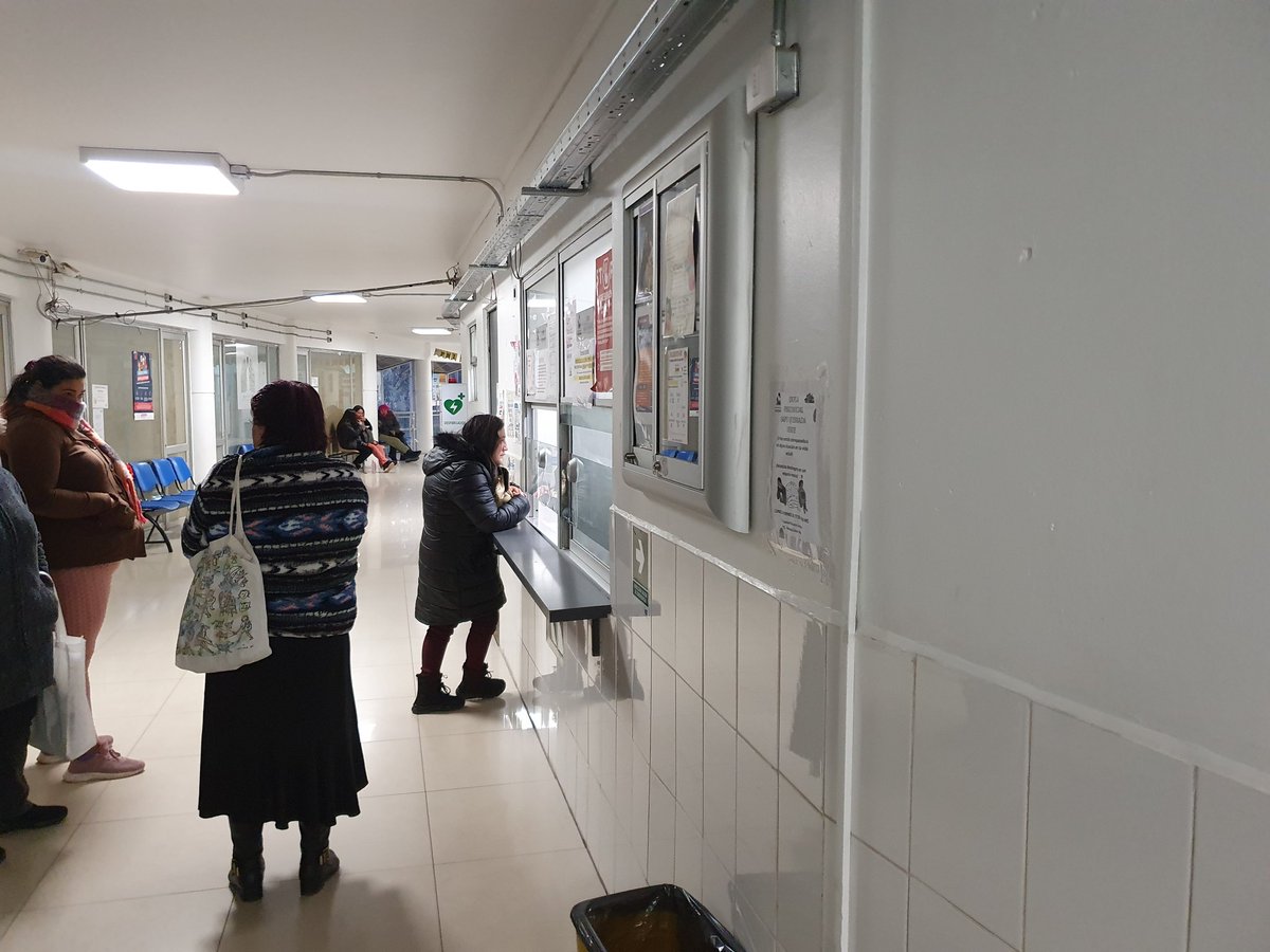 CESFAM Quebrada Verde entrega 11 números para atención dental, a los adultos mayores que madrugan desde las 5 de la mañana para alcanzar una atención hay consideración alguna pese al frio <a href="/portalesfm/">Radio Portales Valparaíso</a> <a href="/radio_festival/">Radio Festival</a> <a href="/RadioValparaiso/">Radio Valparaíso</a> <a href="/radiobiobio/">radiobiobio</a>