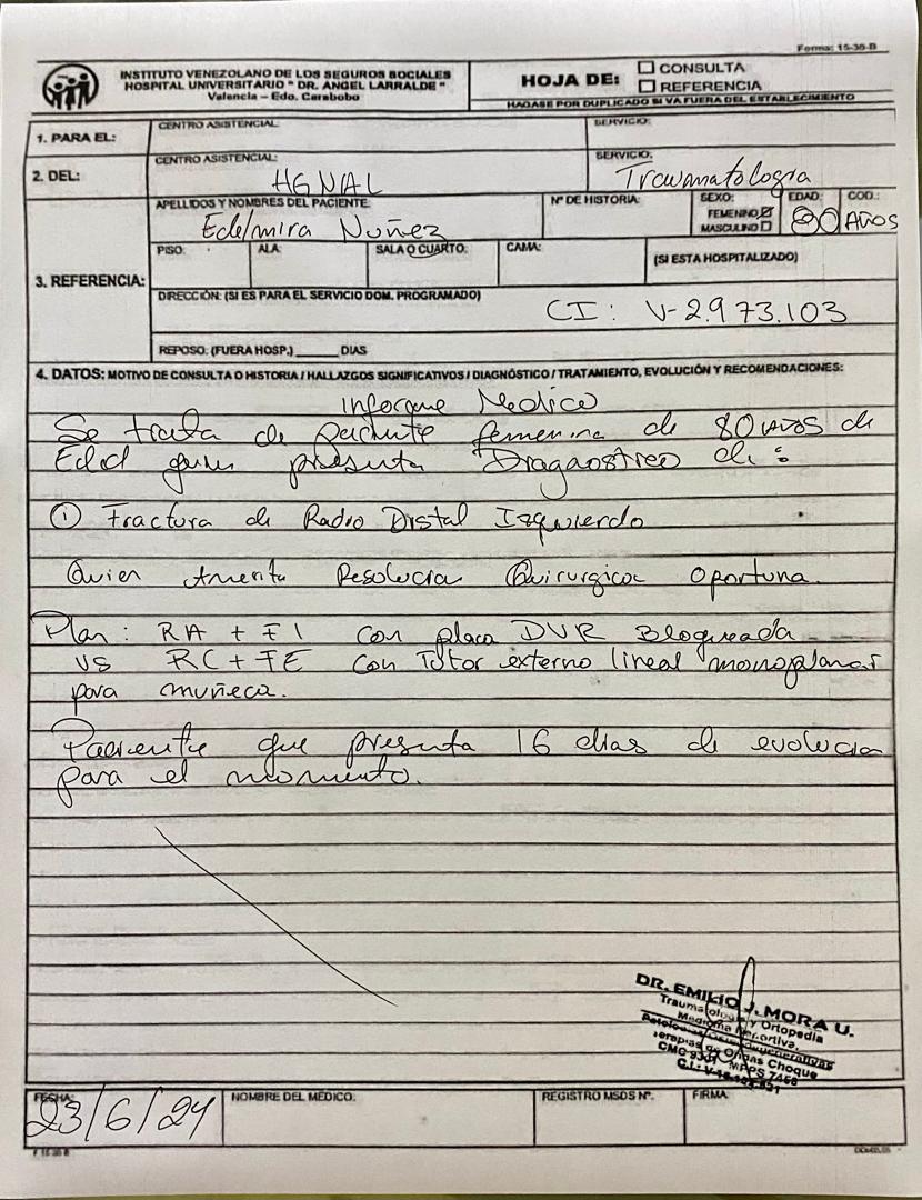 Mí madre, <a href="/EdelNu/">Edelmira Nuñez</a>, se ha caído y como consecuencia tiene una fractura de radio distal izquierdo. 

Los costos para su operación son exorbitantes, imposibles de costear por nuestra cuenta. gofundme.com/f/ayudemos-a-e…