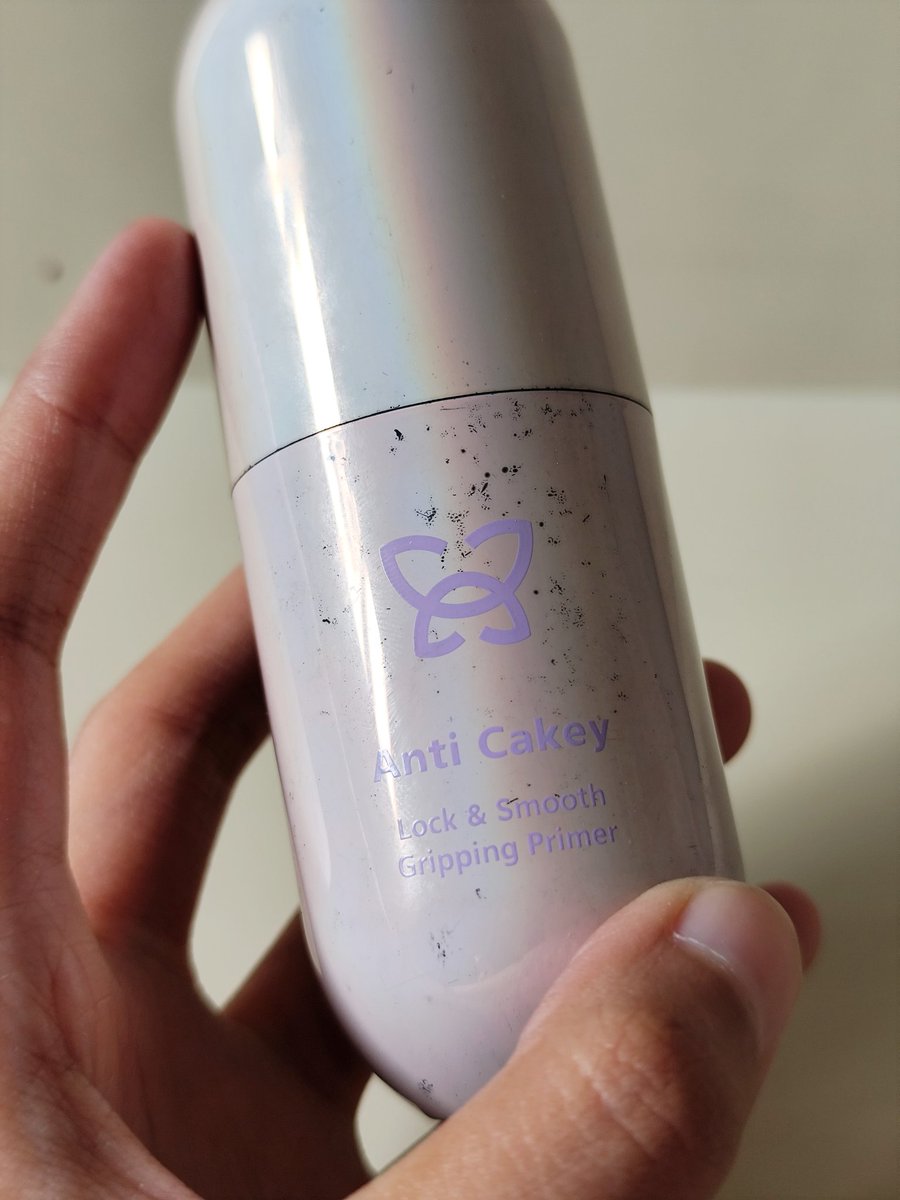 MOP Primer ini salah satu best purchase makeup aku. Bagus banget beneran ngegrip makeup bikin makeup gak geser, flawless &amp; longlasting awet seharian‼️👍👍

Pantes banyak orang yg suka sm primer ini &amp; gak heran juga primer MOP dapet 9 Awards soalnya BAGUSSSSS!!!!😭😭💖