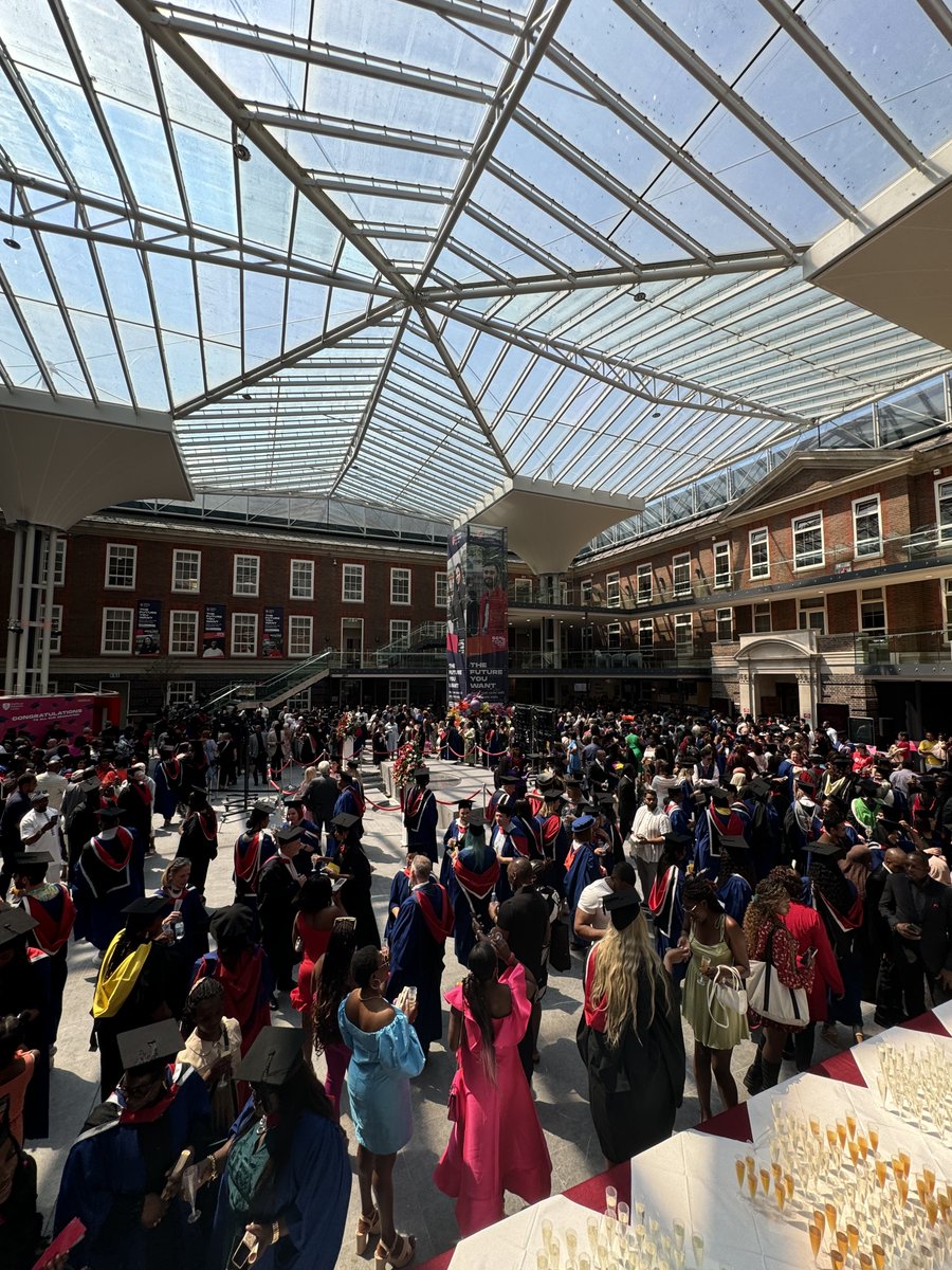 MiddlesexUni's tweet image. Day three of graduation is off to a great start 🎓 ⭐ 

Congratulations to all of our Health, Social Care and Education grads walking the stage today 📚

Your hard work paid off and now it’s time to celebrate! Don’t forget to tag us in your pics and use #MDXGrad 📸
