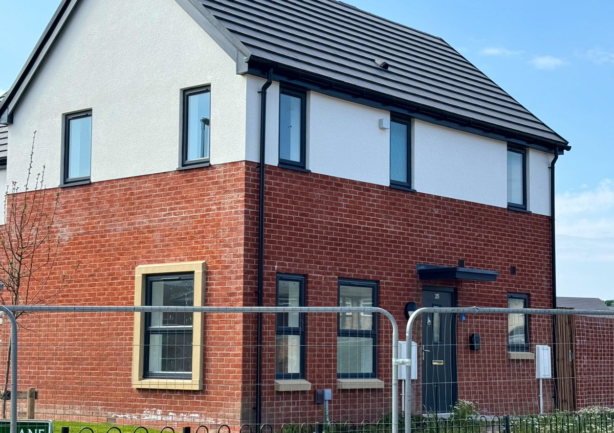 TheSeanACain's tweet photo. Can’t wait to spend the next three weeks turning this house into a home. Here’s to the next step of moving out of the family home… Again 😂❤️🏡 https://t.co/U5TYLVZW5f