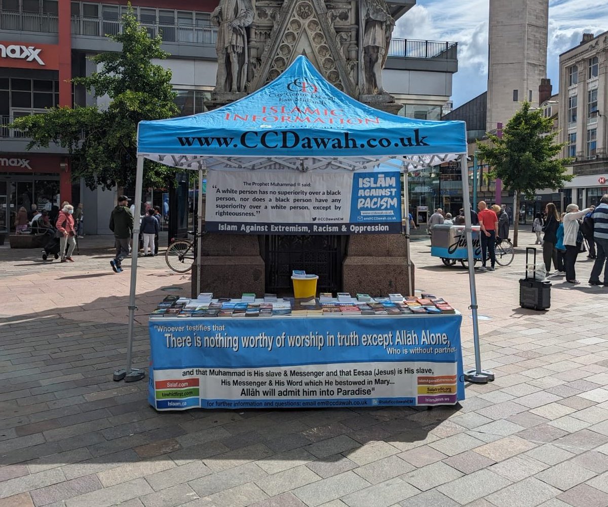 CCDawahEM's tweet photo. We are back in Leicester city centre calling to Islam for the next few hours.
Located near the clock tower. https://t.co/g5PfjgeIln