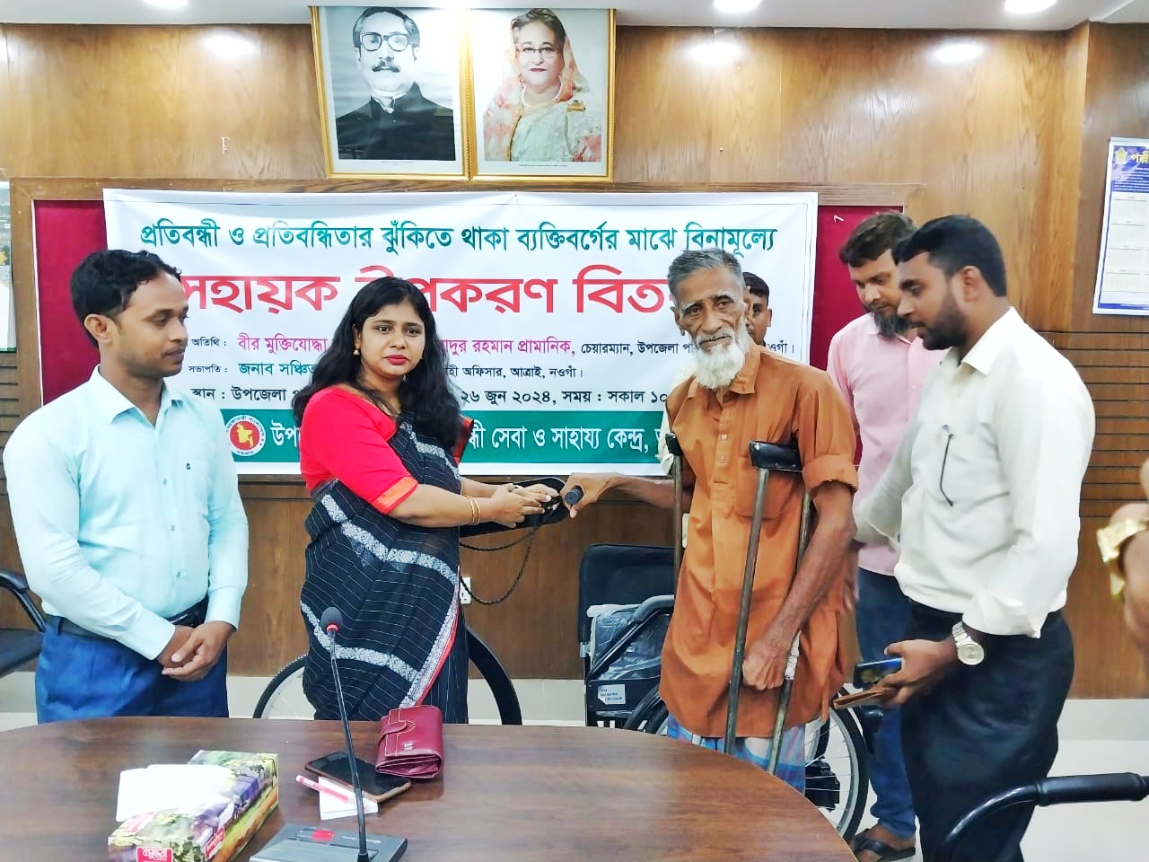 নওগাঁর আত্রাইয়ে সহায়ক উপকরণ ও চেক বিতরণ