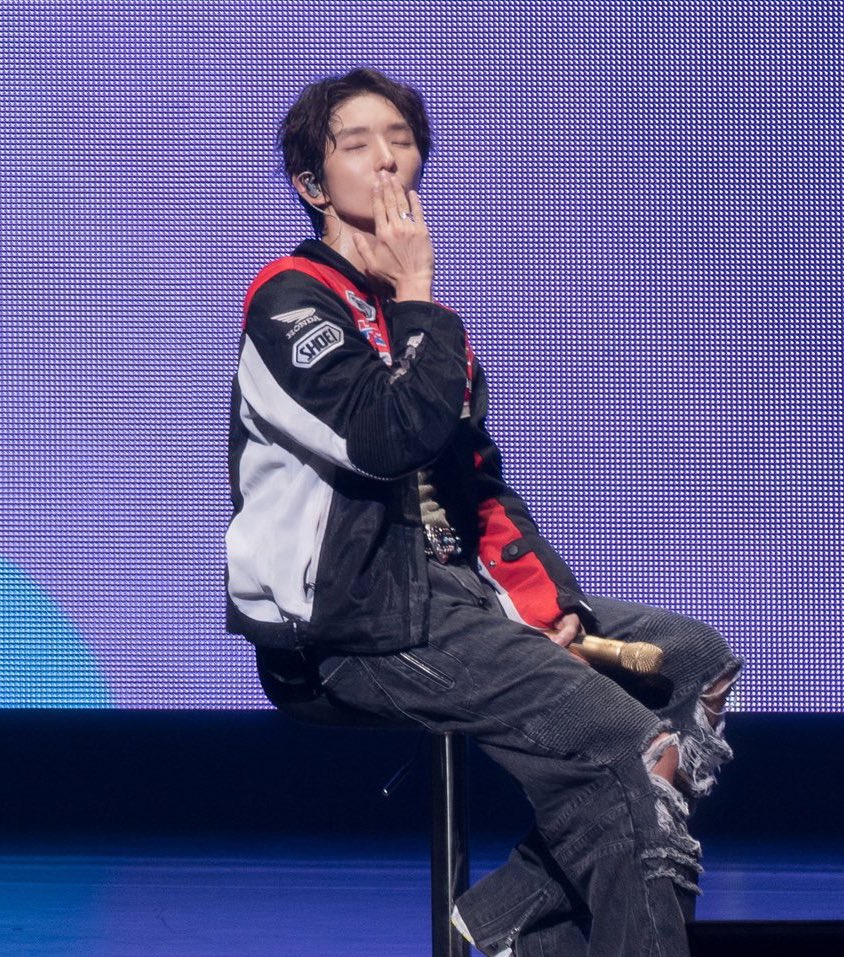 dailyactorjg's tweet photo. He is just a babie https://t.co/pTIO5lXLVr