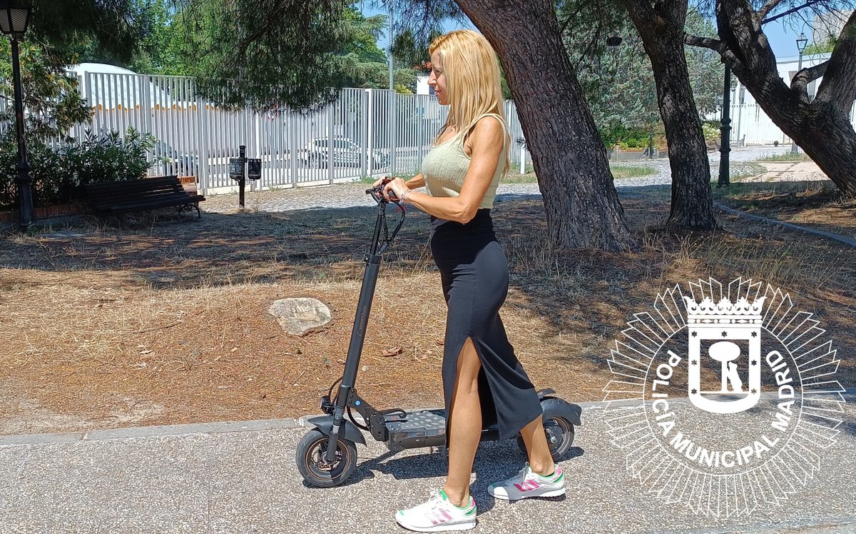 policiademadrid's tweet photo. #Buenosdías y #FelizJueves 🏙️. Seguimos con la campaña de bicicletas🚲 y #VMP🛴 
📢Es importante recordar que por zonas peatonales es obligatorio ir andando y no se permite ir subido en el #VMP.
#NoesPorlaMulta, es por la seguridad de todos.
#SeguridadVial https://t.co/LDSuIleSlk