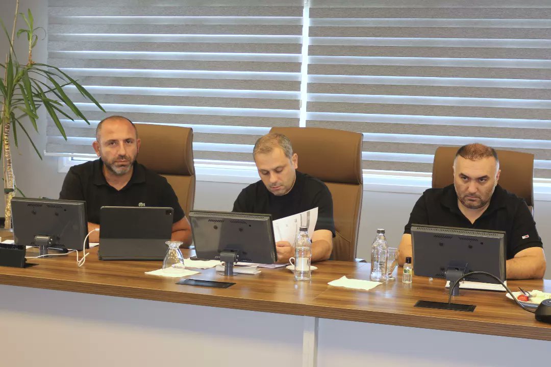 İstanbul Mobilya, Kağıt ve Orman Ürünleri İhracatçıları Birliği, haziran ayının yönetim kurulu toplantısını gerçekleştirdi.Toplantıda, birliğin yurt dışında düzenleyeceği organizasyonlar görüşülerek, Turkish Furniture Urge Projesi hakkında bilgiler verildi. <a href="/ERKANNOZKAN/">ERKAN ÖZKAN</a> <a href="/dgstznl/">dgstznl</a>