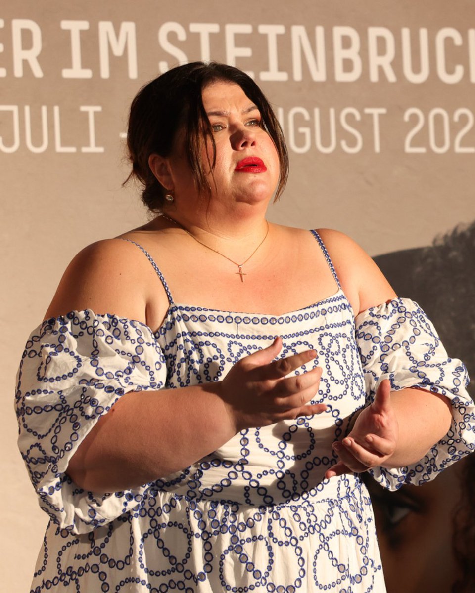 LeahCrocetto's tweet photo. Some beautiful moments captured by Katharina Schiffl at @im_oper's press artist party last week. I had a blast singing "Ritorna vincitor" and am counting down the days until we bring this spectacular production to you all! 💖 https://t.co/9X2xHNUtdo