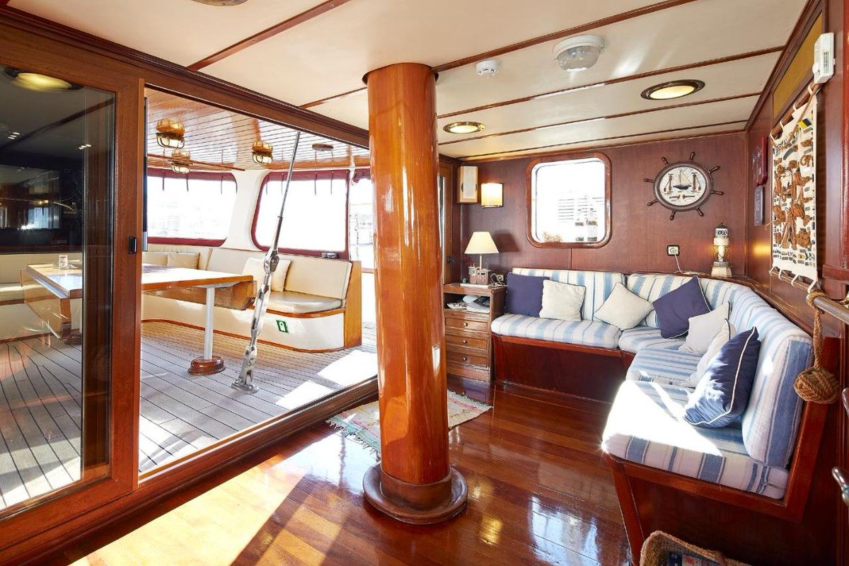 Imagine this: Music enchanting you as the sun sets over the shimmering sea aboard Barcelona's most breathtaking sailboat. ✨🌊🎶This exclusive, one-time event is an experience not to be missed! Only 10 tickets remaining: eventbrite.com/e/concierto-al…