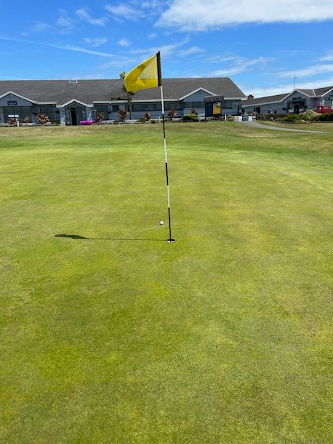 StHelensGolfWex's tweet photo. 9th Hole Tip:From the tee there are bunkers on the left in play. The second shot requires an accurate lay up between the two fair way bunkers , Positioning the 3rd shot below the hole is key to navigating a tricky two putt on a green which slopes severely from back to front. https://t.co/Yyx5e92un0