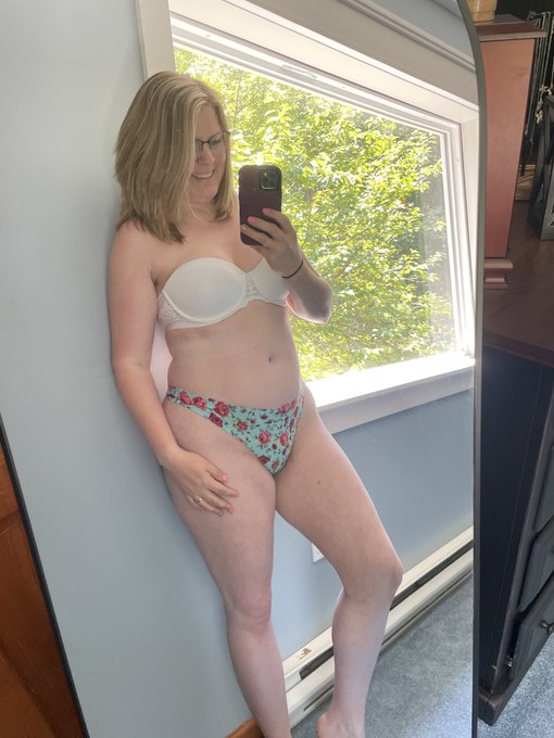 Shut up and get on your knees https://t.co/54ttkMtYxX