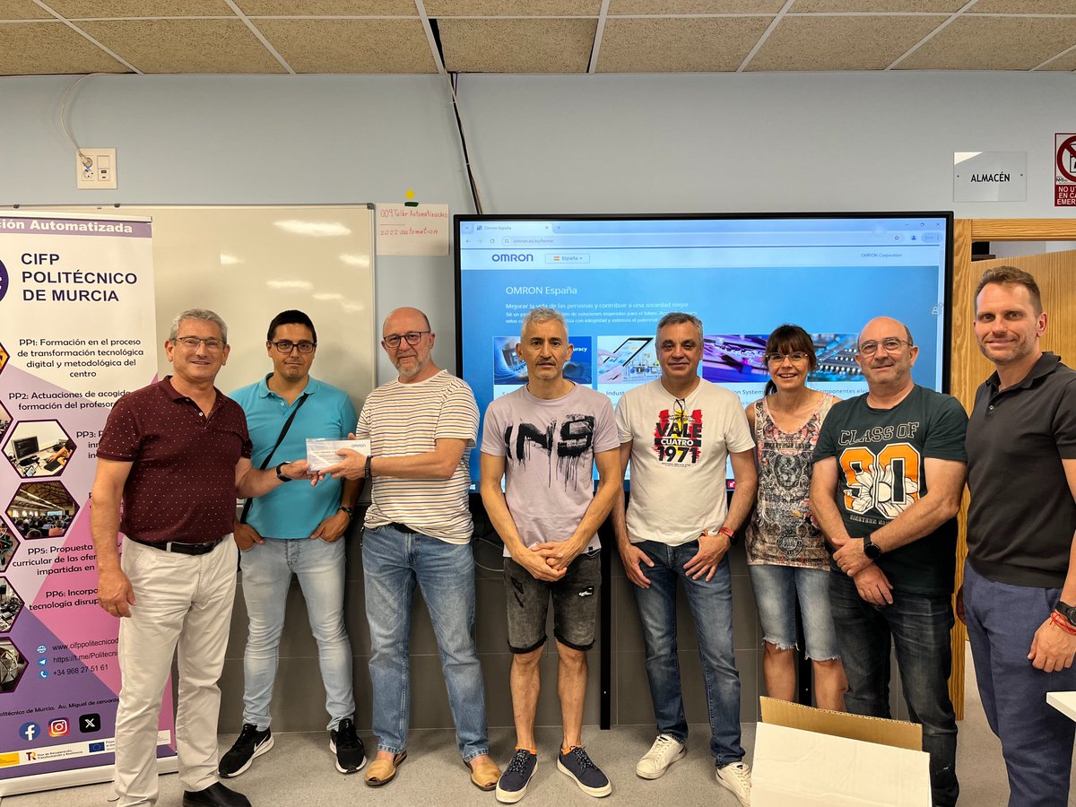 Electromain1's tweet image. 🎉 Nos complace anunciar que hemos entregado el software &quot;#Sysmac Studio&quot; de @OmronSpain @CifpDe. Con esta licencia, los estudiantes y docentes podrán acceder a las últimas innovaciones en automatización y control industrial, mejorando su #formación. 🚀