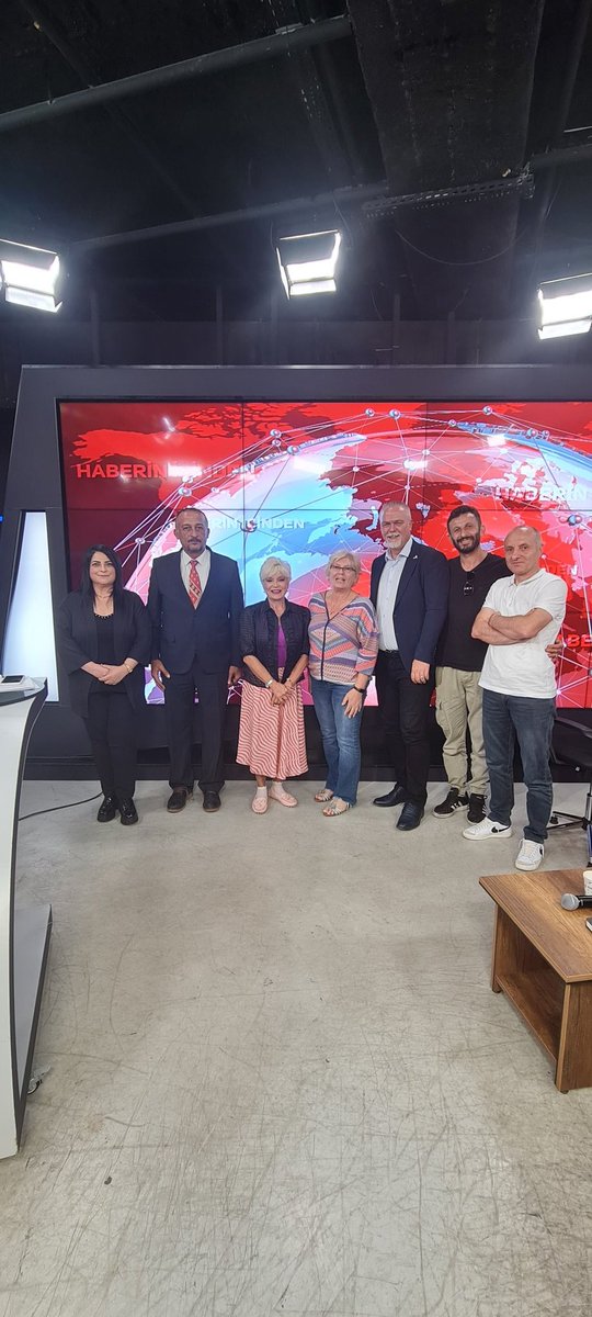 STAJ VE ÇIRAKLIK SİGORTASI MAĞDURLARI FEDERASYONU (@cirakstajfed) on Twitter photo Bugün meltem tv <a href="/tvmeltem/">Meltem TV</a> stüdyoda canlı yayın sonrası tüm mağdur kardeşlerimiz adına Gülgün Feyman'a <a href="/GFeyman/">Gülgûn FEYMAN</a> ve Genel yayın yönetmeni Hüzün Yücel'e <a href="/huzunyucel/">Hüzün Yücel</a> teşekkürlerimizi ilettik.
@MuratBalSmm
<a href="/selcukem/">EST Selçuk AYDIN</a>
<a href="/Birsen753434/">Birsen 🇹🇷</a>
<a href="/haspi61/">haspi61</a>
<a href="/kadir2780237/">EST KADİR</a>
Erdoğan Bahçeli Külliyede Bugün meltem tv <a href="/tvmeltem/">Meltem TV</a> stüdyoda canlı yayın sonrası tüm mağdur kardeşlerimiz adına Gülgün Feyman'a <a href="/GFeyman/">Gülgûn FEYMAN</a> ve Genel yayın yönetmeni Hüzün Yücel'e <a href="/huzunyucel/">Hüzün Yücel</a> teşekkürlerimizi ilettik.
@MuratBalSmm
<a href="/selcukem/">EST Selçuk AYDIN</a>
<a href="/Birsen753434/">Birsen 🇹🇷</a>
<a href="/haspi61/">haspi61</a>
<a href="/kadir2780237/">EST KADİR</a>
Erdoğan Bahçeli Külliyede