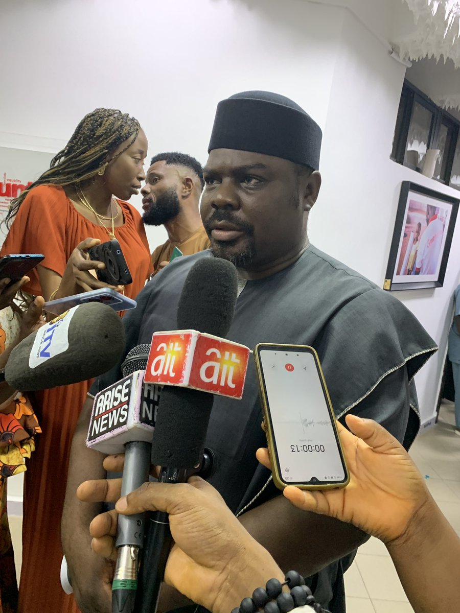 Keynote speaker, Eche Asuzu, Coordinator, Climate Change Unit , Nigeria Labour Congress (NLC) addressing the media at the launch of Green Waka, Carbon Literacy Project Nigeria

#CarbonLiteracy #ACT4Climate #ClimateAction #ClimateActionNG #SDG13 #Goal13 #SDGRadio