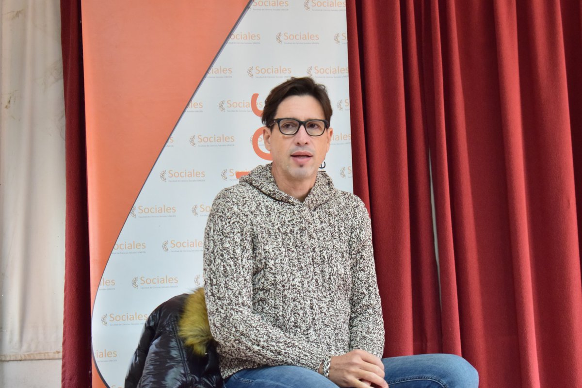 FacsoUnicen's tweet image. Jornada Regional de Periodismo, Investigación y Democracia 

💬En el primer panel el Dr. Iván Schuliaquer (@ischuliaquer) y el Lic. Sebastián Lancunza (@sebalacunza) compartieron sus posturas y reflexiones sobre las complejidades y desafíos del periodismo en la Argentina actual.