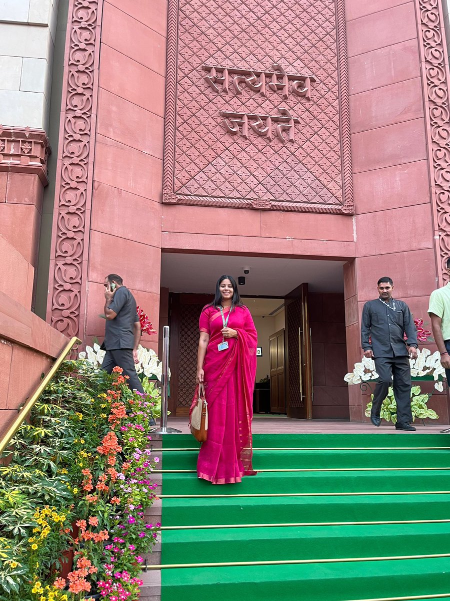 PriyaSarojMP's tweet photo. ♥️💚 https://t.co/4Ixbn89Sno