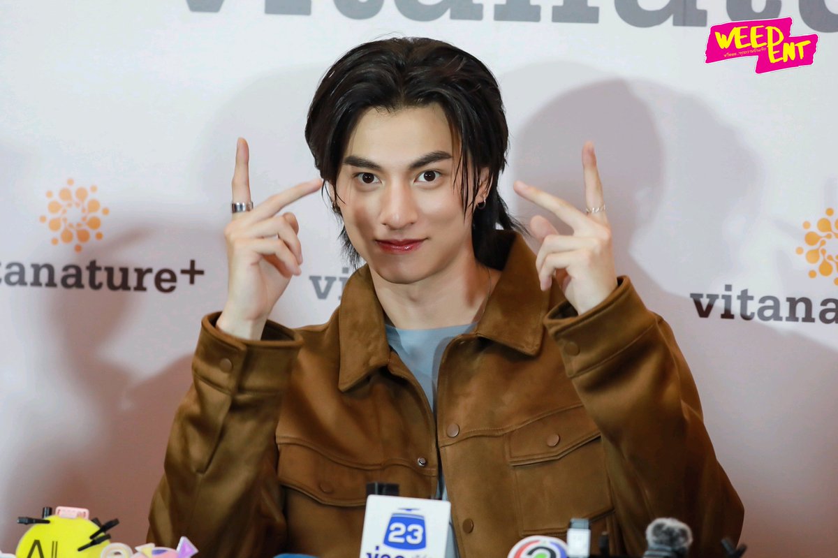 WEED_ENT's tweet photo. ส่งท้ายความน่ารักวันนี้กับ น้องกลัฟ ช่วงสัมภาษณ์สื่อ ❤️✌️

#GulfKanawut #กลัฟคณาวุฒิ
#GOเต็มที่ZEROWORRY
#vitanatureplus
#vitanatureplusxGulf
#VitanaturePlusEventxGulf https://t.co/wTDjJwhnWz