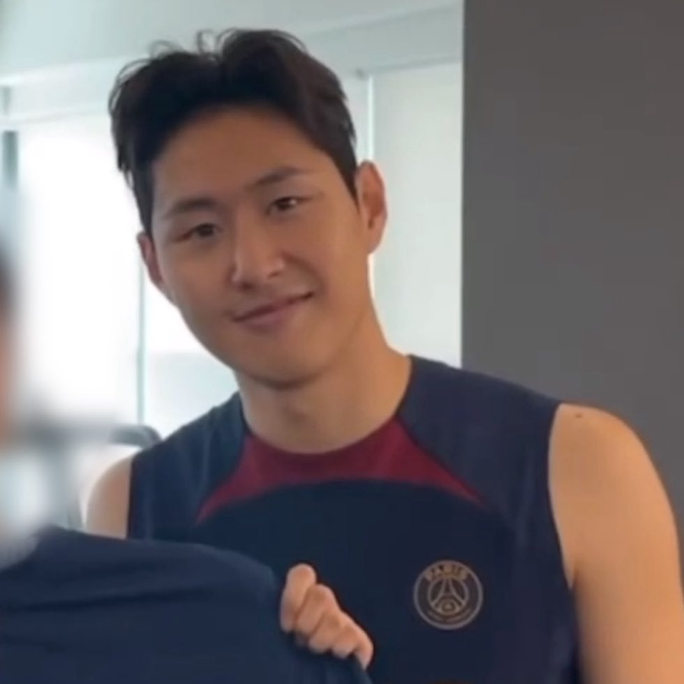 내가 알던 이강인은 
이런 시골감자였는데          언제 이렇게 도시감자가됐냐