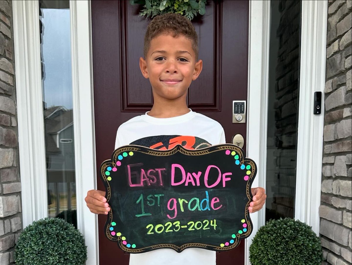 Michelle Tucker (@mltucker78) on Twitter photo Last day of 7th grade <a href="/HerbertAkinsMS/">Herbert Akins Road Middle School</a> and 1st grade <a href="/BanksRoadES/">Banks Road Elementary School</a> Last day of 7th grade <a href="/HerbertAkinsMS/">Herbert Akins Road Middle School</a> and 1st grade <a href="/BanksRoadES/">Banks Road Elementary School</a>