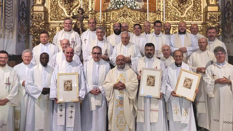 Archisevilla1's tweet photo. La Universidad de Curas de Sevilla celebra el día de su patrón, San Juan Bautista 🙏 https://t.co/tuhbGcyLfJ https://t.co/CIVsbc9iSC