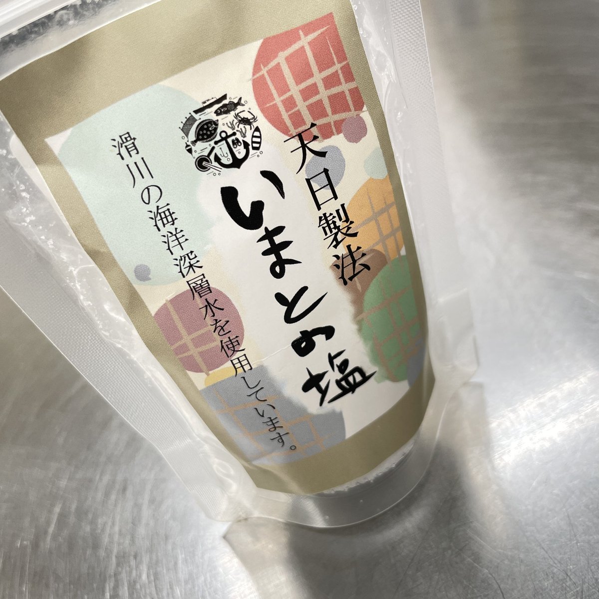 ninjabot_icoowl's tweet photo. シフォン焼き焼き
お昼から焼きはじめ7セット
週末のファーマーズマーケットへ
・土遊野さんのきな粉andきび糖
・五箇山産エゴマandきび糖
・射水市産枝豆and昆布

明日試食してみてどうなるか？

射水市にあるIMATOさんの、いまとの塩を使ったしおシフォン
これも試食😅
#IMATO
#土遊野 https://t.co/5OLGCWVKaj