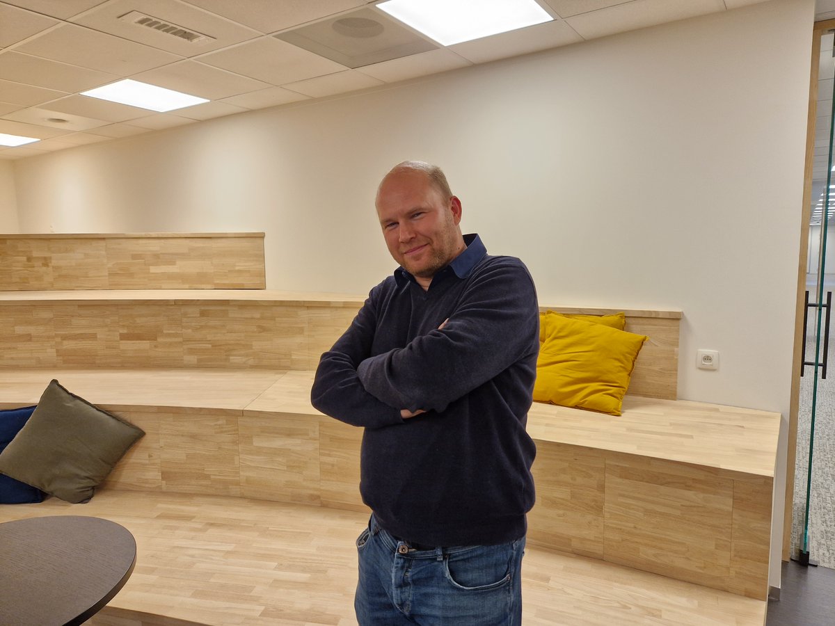 Deze nieuwe collega's brachten de 🌞 mee! 

Tom Van Hecke binnen het Data Solutions-team, Martijn Hoogewijs en Mattias Van der Stuyft binnen het MWA-team en Céline Bolijn als Financial Controller van de ESC groep. 

Welkom aan boord guys! 🚢