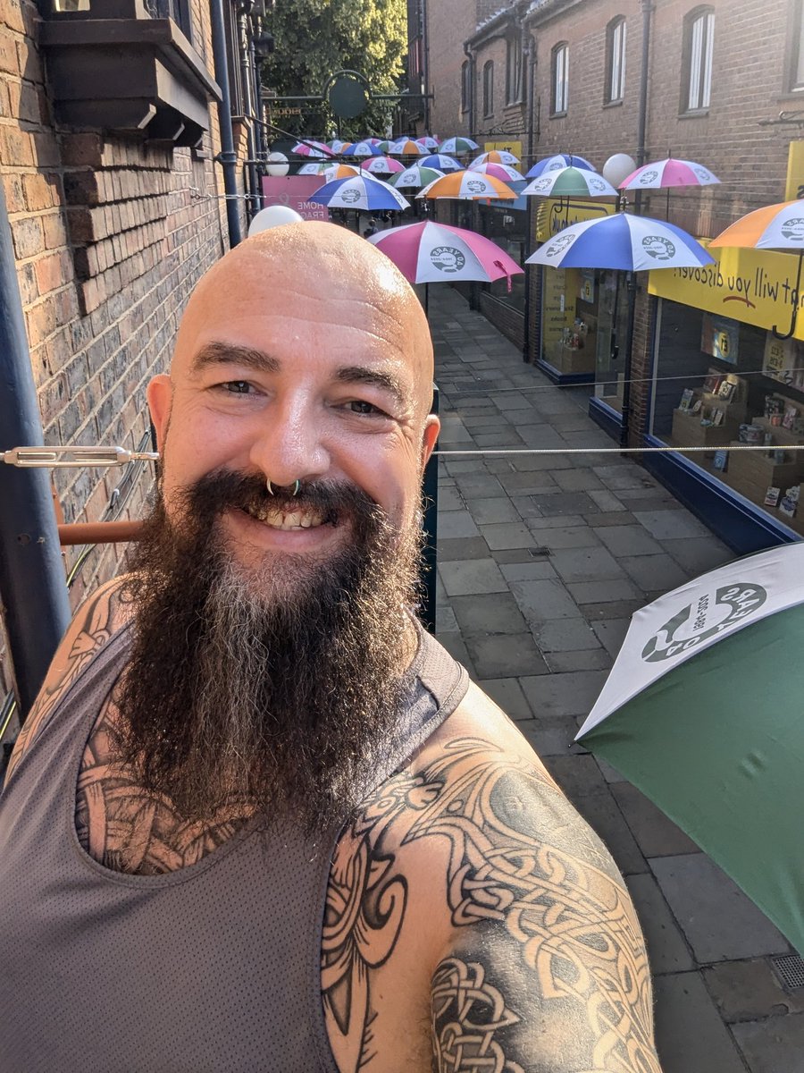 JayCsaid's tweet image. New #Brollywalk celebrating 40 years of @coppergateyork so a gloriously sunny top of the ladder selfie!