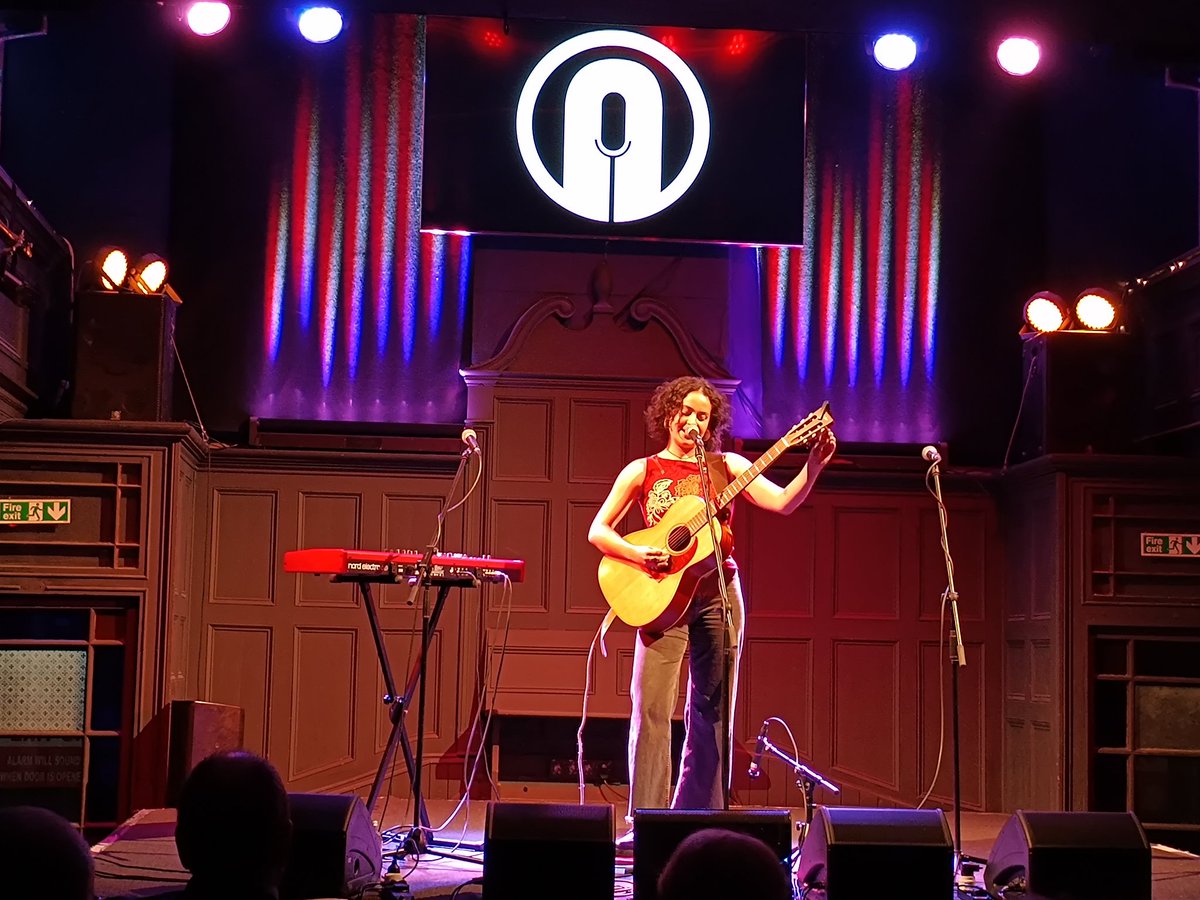 Sublime folk music from around the world in Pentyrch <a href="/acapelastudio/">Acapela Studio</a> last night with Australian sisters Charm of Finches <a href="/singingfinches/">Charm of Finches</a> and the equally talented <a href="/MiaKellyMusic/">Mia Kelly Music</a> from Canada. Enormous pleasure hearing your songs and stories. Come back soon and bring more sunshine!
