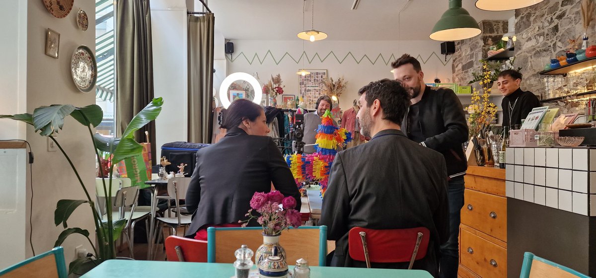 🎥 Retour en images sur les coulisses du tournage de notre MOOC sur l'OpenData qui sortira cet automne. 💡
Stay tuned pour découvrir les nouvelles thématiques de notre programme de formation sur le numérique 
#OpenData #Formation #Technologie #Coulisses