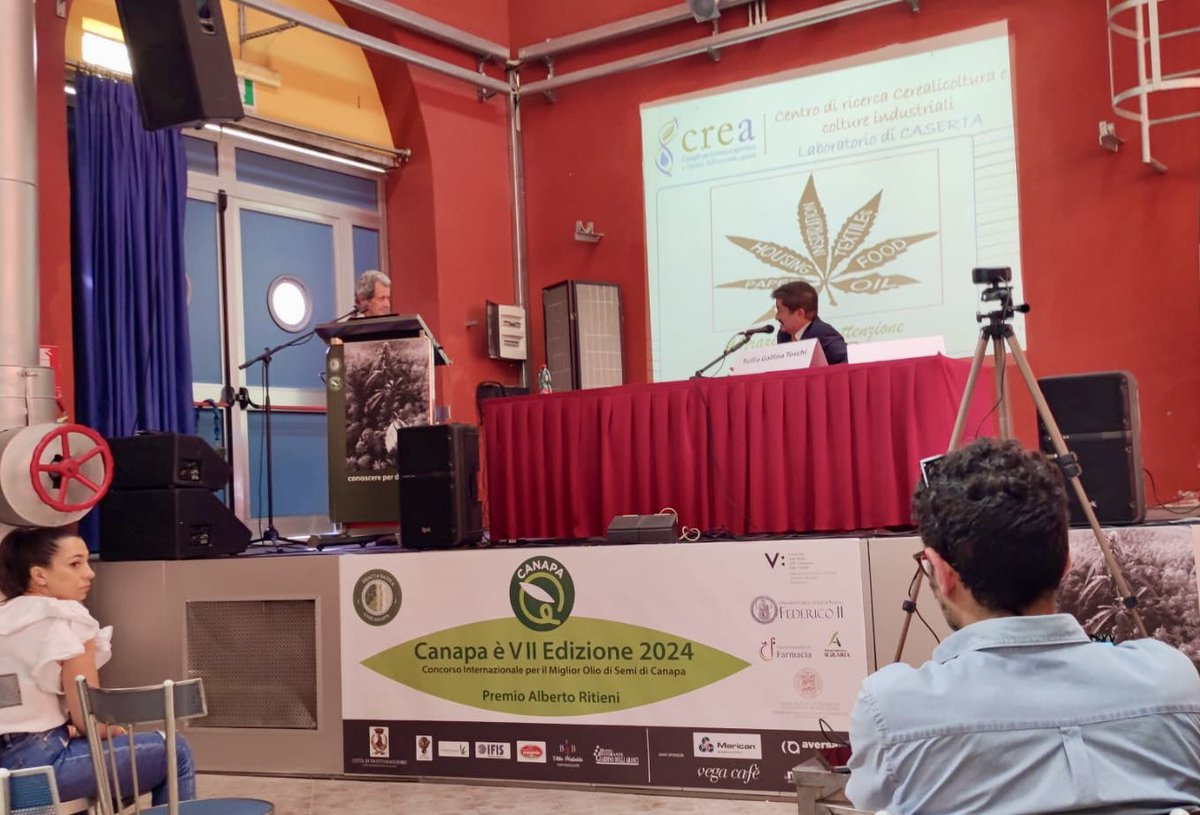 A #Frattamaggiore Concorso internazionale “Canapa è” per il migliore olio di semi di #canapa. I vincitori:
1) OBELISK FARM IK, #Lettonia (vince pure riconoscimento per l’olio più saporito);
2) MOLINO CRISAFULLI, #Caltagirone #Sicilia;
3) SAS L'CHANVRE, #Francia
#food #hempseedoil