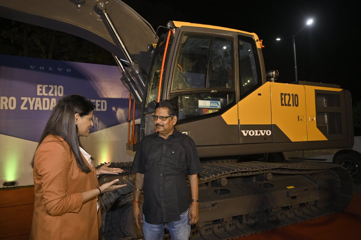 VolvoCEIndia's tweet photo. Ranchi, thank you for the amazing interactions! We engaged with enthusiastic customers at the Volvo EC210 launch. The conversations were insightful, and the excitement was through the roof!
#KaroZyadaKiUmeed #Best20TonExcavator #VolvoCEIndia #EC210 #VolvoConstructionEquipment https://t.co/KKvTaC8OEk