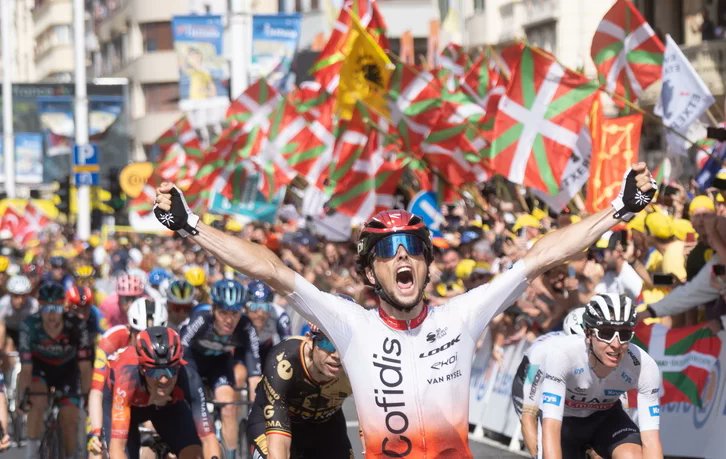 🚴‍♂️ Larunbatean hasiko da 2024ko Tourra. Florentzian hasi, eta, aurtengoan, ez da Parisen amaituko.

🔸 NAIZ irratiak etapa guztien zuzeneko kontakizuna egingo du, Iñigo Asensio eta Julen Goikoetxearen eskutik. 

111. edizioko gakoak azaldu dizkigute 👉 irratia.naiz.eus/eu/info_irrati…