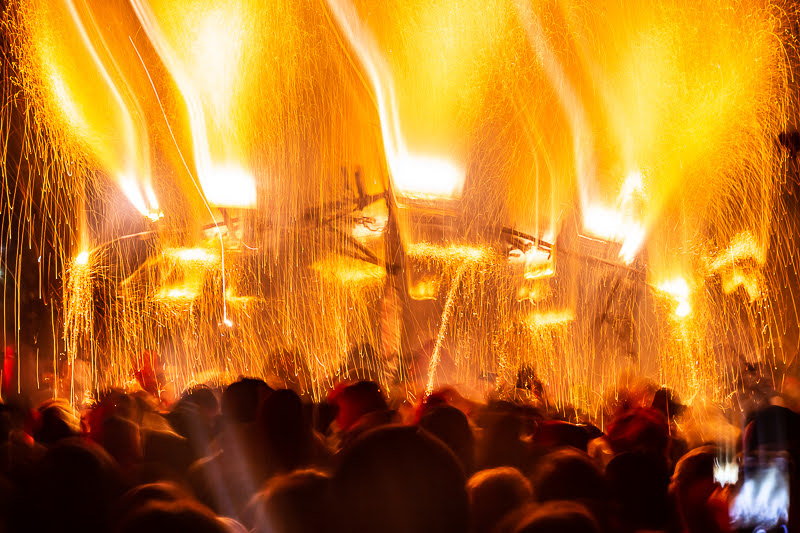 AjCaldesMontbui's tweet photo. L’@escaldarium prepara l’edició més espectacular per celebrar 30 anys
🔥💧 La festa del foc i l’aigua de Caldes presenta novetats en la pirotècnia, els dispositius d’aigua i el vestuari
⚖️ El Judici, la representació del procés a les dones acusades de bruixeria, renova el guió i aplega més participants que mai
👶 El Templàrium, l’espectacle de foc i aigua per a infants i joves, es consolida amb la tercera edició i estrena la música de les tres danses d’aigua
➡️ https://t.co/WQ2m2PLSrj
😈 https://t.co/ZDima4eqVU
📷Quim Dasquens