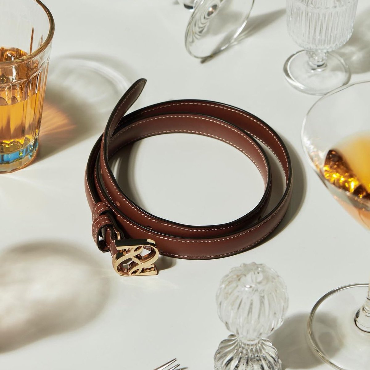 alonepord's tweet photo. แต่งตัวแมชกระเป๋ากับ accessories ลุ�� old money จะเน้นเป็นพวกหนังเรียบๆ สีดำ สีน้ำตาล เลยจะมาป้ายยาเข็มขัดหนังของ twotwice อันนี้ น้อง sold out ไปหลายรอบมากๆ เรียบๆแต่ดูดี วัสดุหนังแท้ในราคาพันกว่าบาทเอง 🫶🏻🥂 https://t.co/7disVGU5Jk