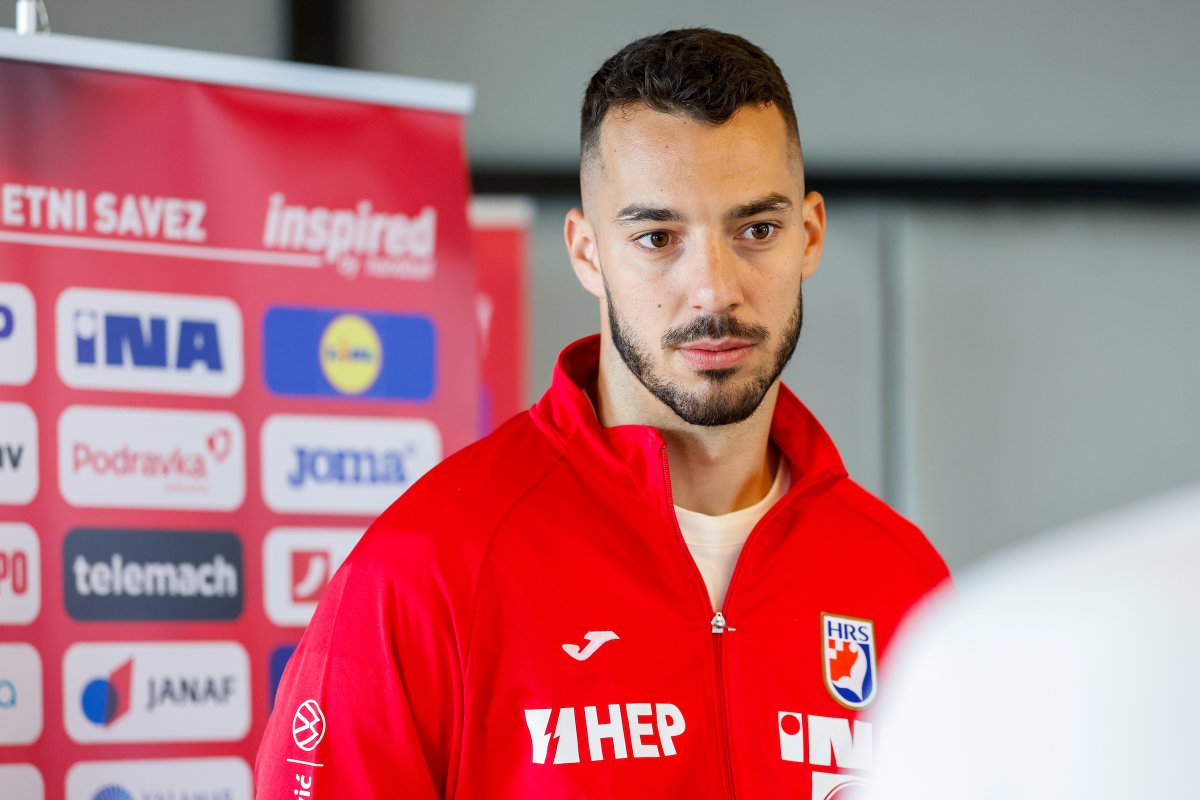 Jučer su se u Zagrebu okupili hrvatski seniori i tako započeli prvu fazu priprema za Olimpijske igre 🌟

Među okupljenim reprezentativcima su i četiri Lava, Filip Glavaš, Luka Lovre Klarica, Matej Mandić i Zvonimir Srna 🔛

#rkzagreb #crohandball
📷 Jozo Čabraja/Kolektiff images