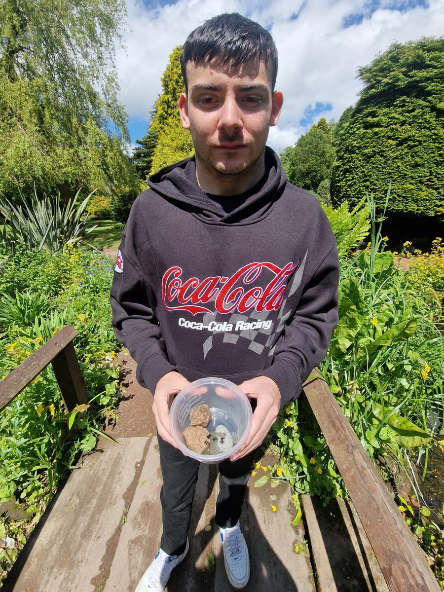 BetterLivesDG's tweet photo. 🐸 Team Dumfries have been releasing some more frogs!

The team have managed to release 92 frogs so far and are hoping to make it to 100 before the summer.

Great work team!

#BetterLivesPartnership #BLPTeamDumfries https://t.co/K3UelWFreN