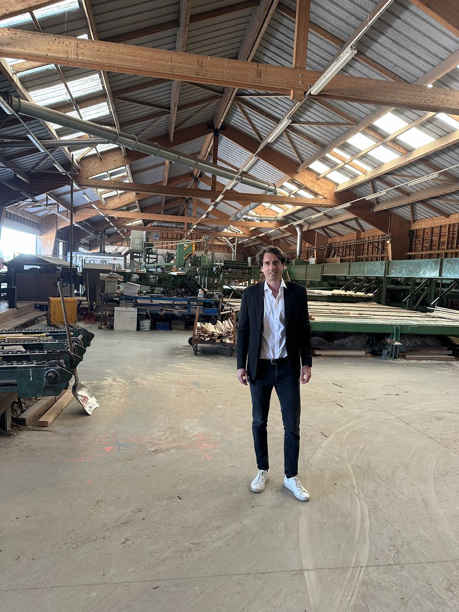 CH_Gallois's tweet photo. Visite ce matin de la scierie Bonnet à Cosne.

Une entreprise familiale depuis 7 générations qui souffre, comme beaucoup de PME, du coût de l’énergie et de l’explosion du coût des matières premières.

#Circo5801 https://t.co/Tu9Lqv6vJG