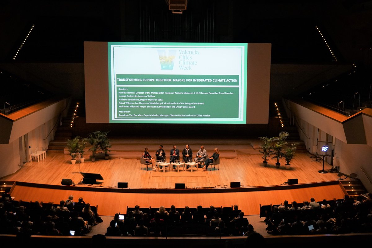 ▶️Opening up #EURESFO24 with our plenary session!

Nuha Eltinay (@ICLEIEurope) opened the day, leading to a discussion with representatives and mayors of cities like Arnhem-Nijmegen, Tallinn, Sofia, Heidelberg, and Leuven led by <a href="/RosalindeEU/">Rosalinde van der Vlies</a>. 

<a href="/vlcclimaenergia/">València Clima i Energia</a>