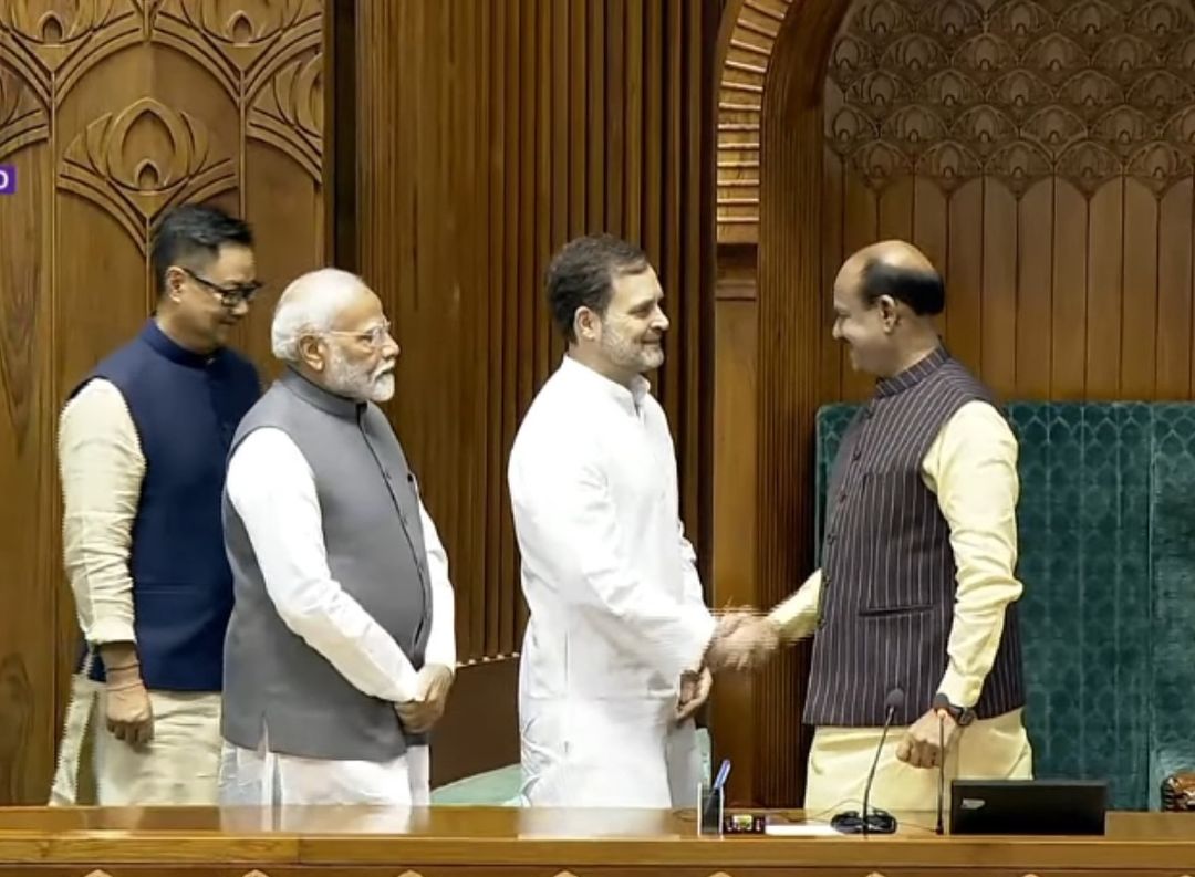 callmeKns's tweet photo. कौन राहुल..! అన్నావు కదా తాత ఇప్పుడు నీకు చుక్కలు చూపిస్తాడు చూడు leader of the opposition Shri Rahul Gandhi 🤝🙏😍
#RahulGandhi https://t.co/zTeXjZbFGT