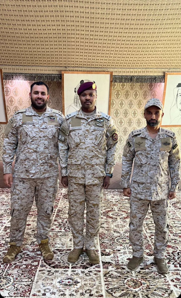 خالص التهاني والتبريكات بمناسبة ترقية ولد الخال الرائد عبدالله بن غرم الله الشمراني .
نبارك له هذه الثقه ونسأل الله له التوفيق والسداد في خدمة دينه ومليكه ووطنه 🇸🇦