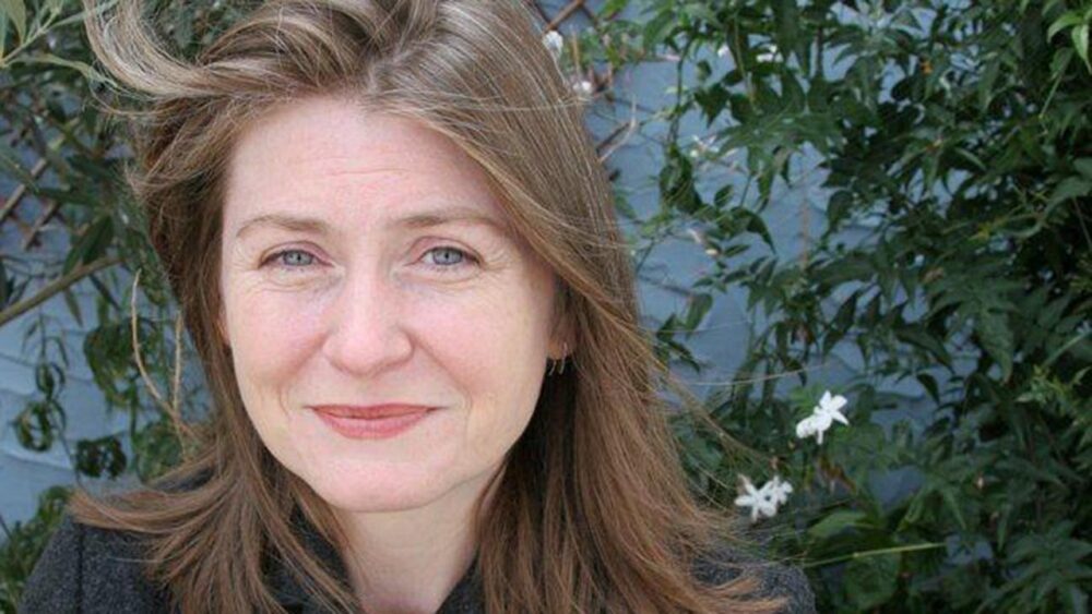 A pleasure to hear <a href="/DerynRJ/">Deryn Rees-Jones</a> on this week's <a href="/bbcpoetryplease/">Poetry Please</a> hear her read 'Summer' and learn that she has a new collection out next year. Been too long. Alongside a good selection of other poems there's an interesting discussion of the late John Burnside. bbc.co.uk/sounds/play/m0…