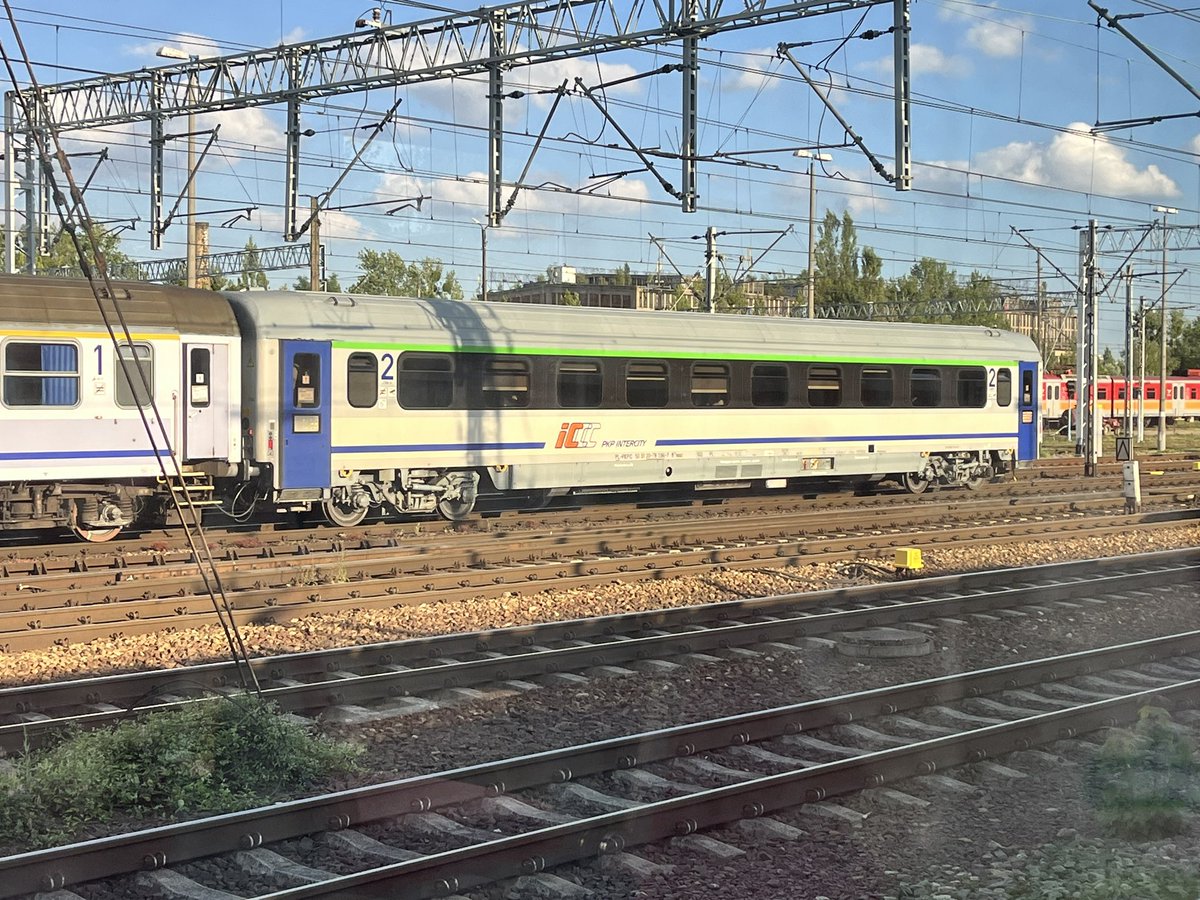 baza_wagonow's tweet photo. 🆕 Pierwsze dwa zmodernizowane wagony 174A-10 ex. #111Ax trafiły do Gdyni. Są to wagony, które przeszły swoją pierwszą naprawę na poziomie P5.
🛠️ Do Mińska przyjechało 5 kolejnych wagonów serii 152A/154A na #P5. https://t.co/23kiLhObEj