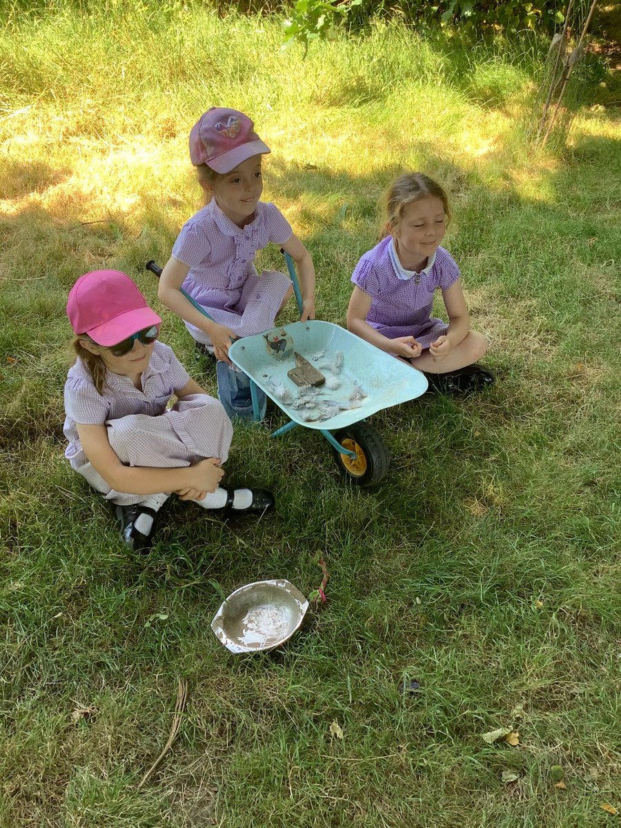 CranfordParkCE's tweet photo. In #forestschool #YearR were counting seashells and practicing their number formation. The children even had time to create a special performance about a dinosaur!
#outdoorlearning #imaginativeplay #funinthesun๐ https://t.co/ZR5UXAQUUq